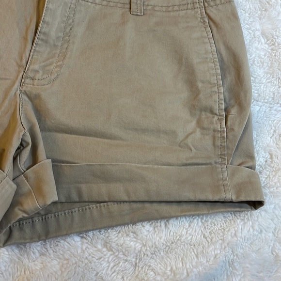 Old Navy Favorite‎ Khaki Shorts - Picture 3 of 5